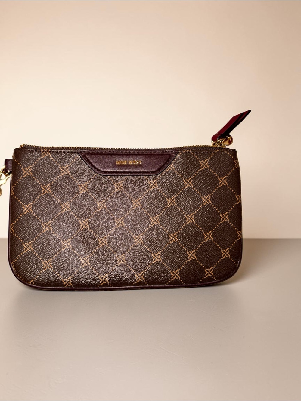 👜 Nine West Signature Print Wristlet Clutch – Brown & Burgundy